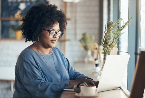 Ebook: 5 AI Chatbot Tips to Speed Up Quality Sourcing